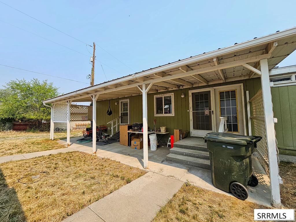 107 W 2nd Street Property Photo 40
