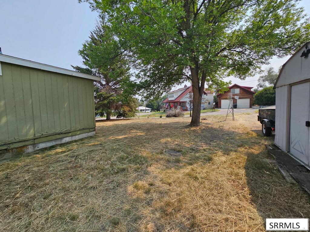 107 W 2nd Street Property Photo 41
