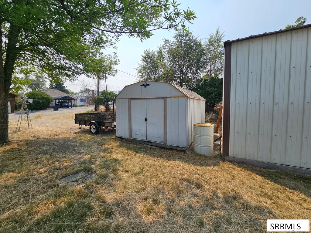107 W 2nd Street Property Photo 42