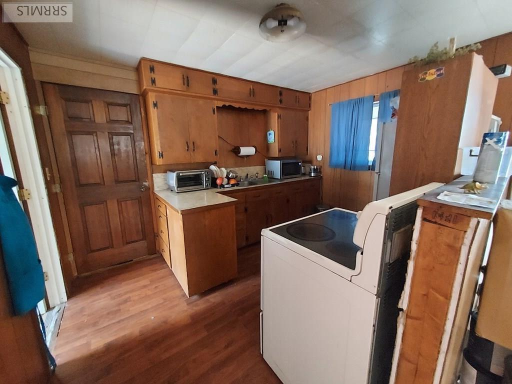 766 W Grand Avenue Property Photo 9