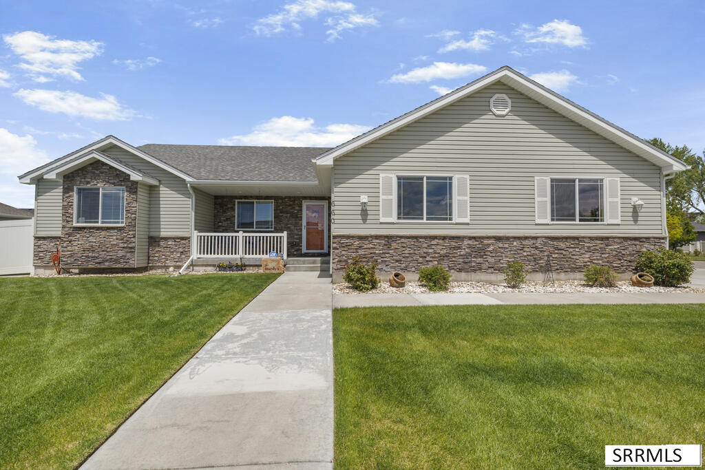 660 Regency Lane Property Photo 1