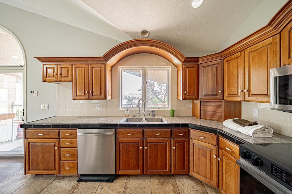 12081 S Country Club Drive Property Photo 15