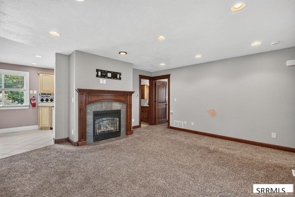 1015 Park Lane Property Photo 5
