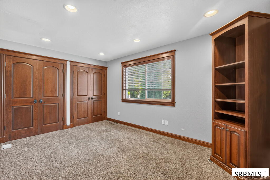 1015 Park Lane Property Photo 9