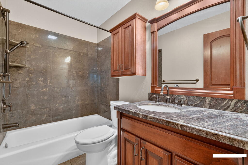 1015 Park Lane Property Photo 10