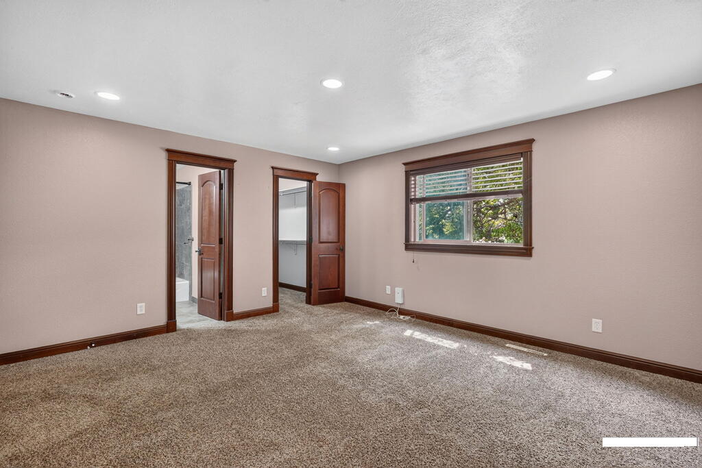 1015 Park Lane Property Photo 11
