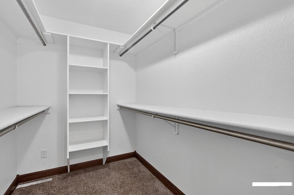 1015 Park Lane Property Photo 12