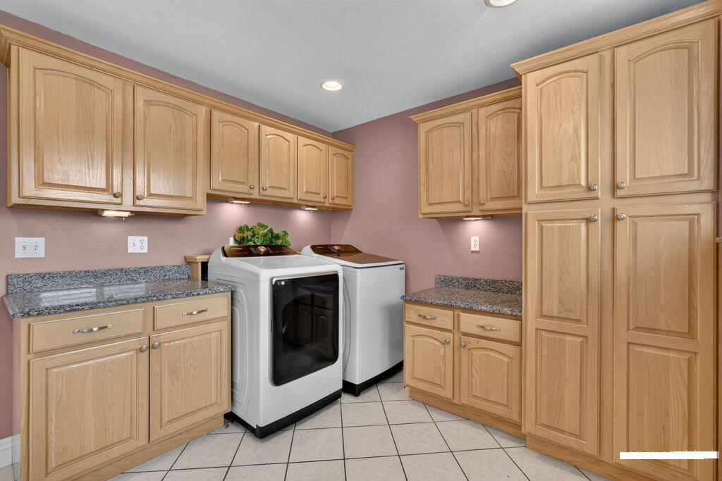 1015 Park Lane Property Photo 16