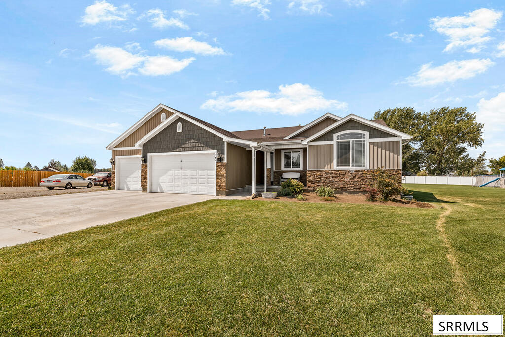 127 N 4010 E Property Photo 3