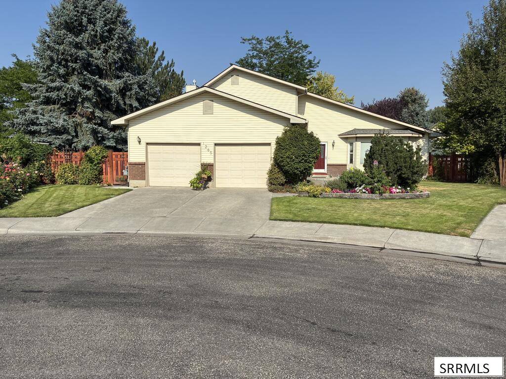 1265 Tipperary Court Property Photo 1