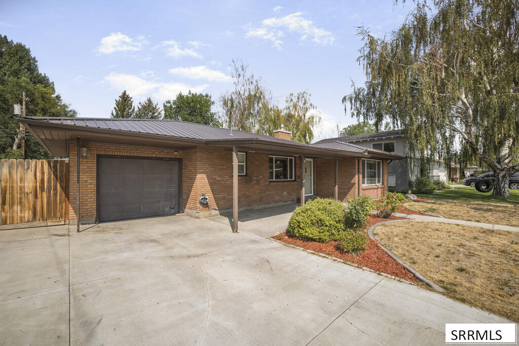 763 Grace Avenue Property Photo 2