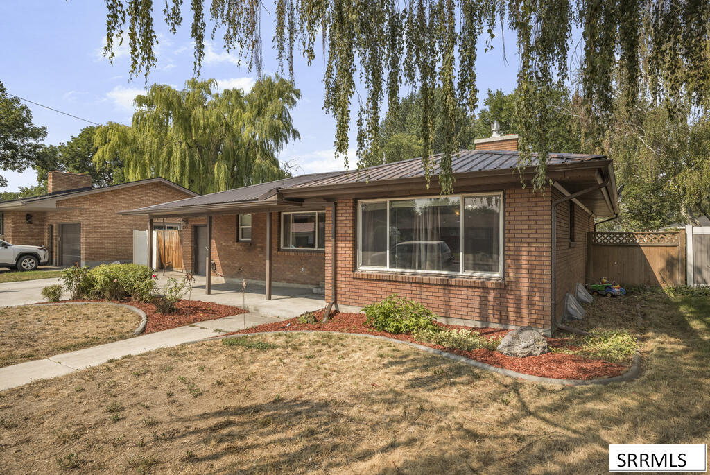 763 Grace Avenue Property Photo 3