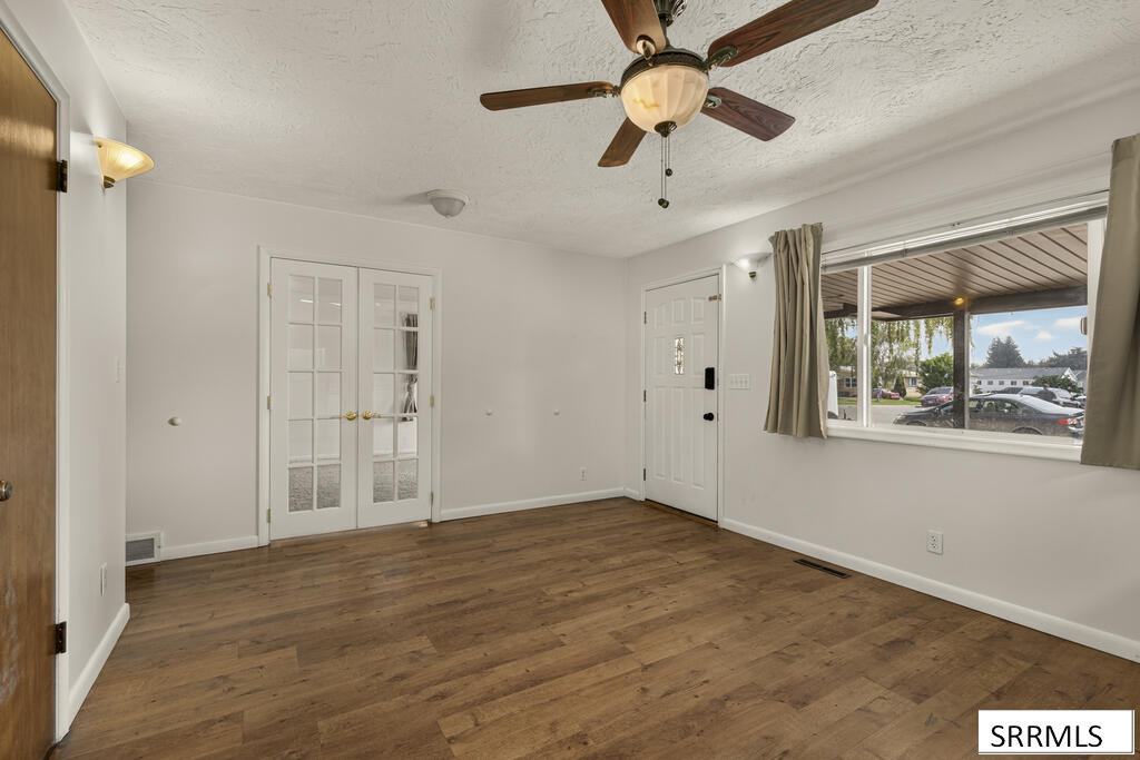 763 Grace Avenue Property Photo 4