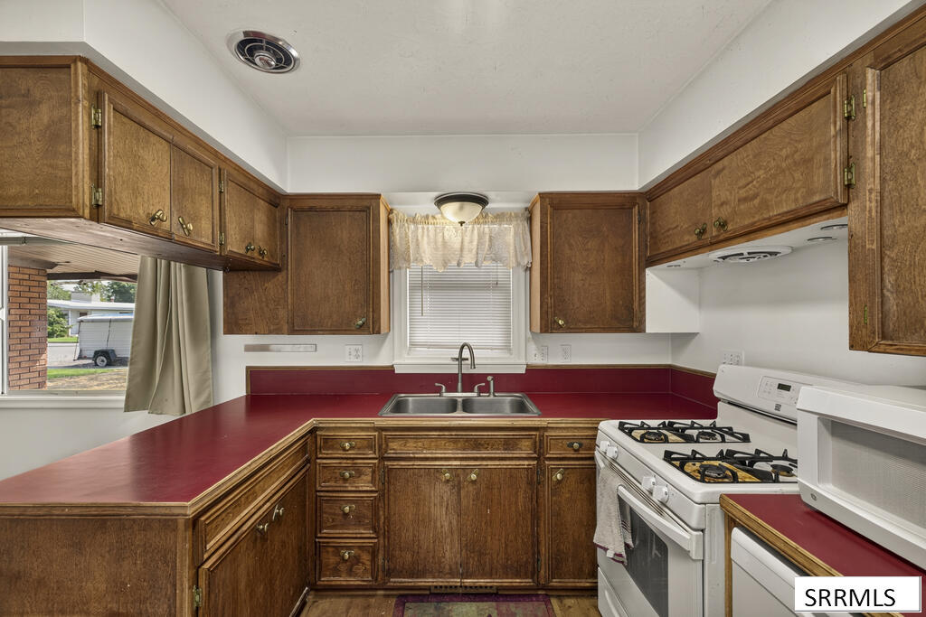 763 Grace Avenue Property Photo 7