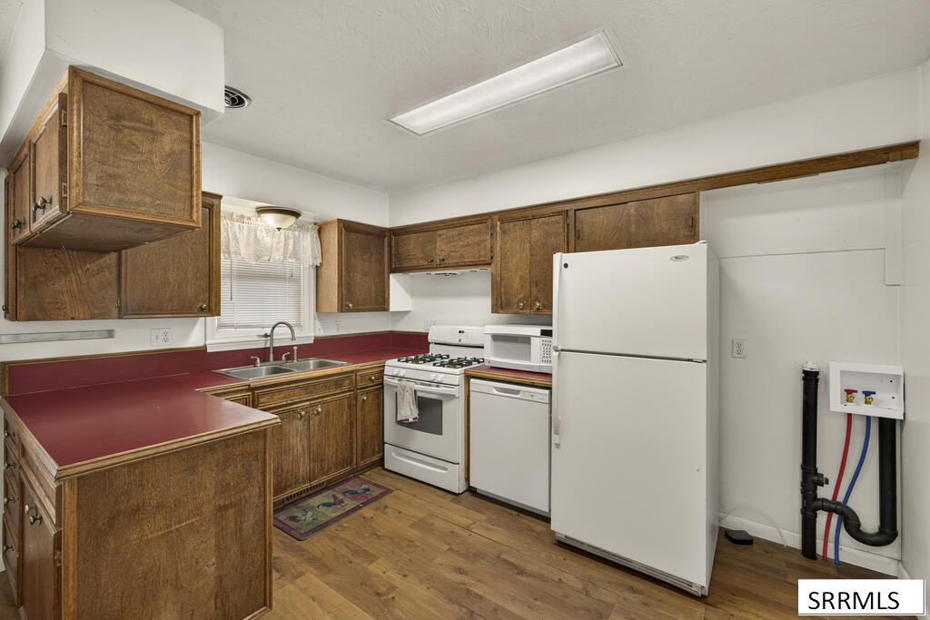 763 Grace Avenue Property Photo 8