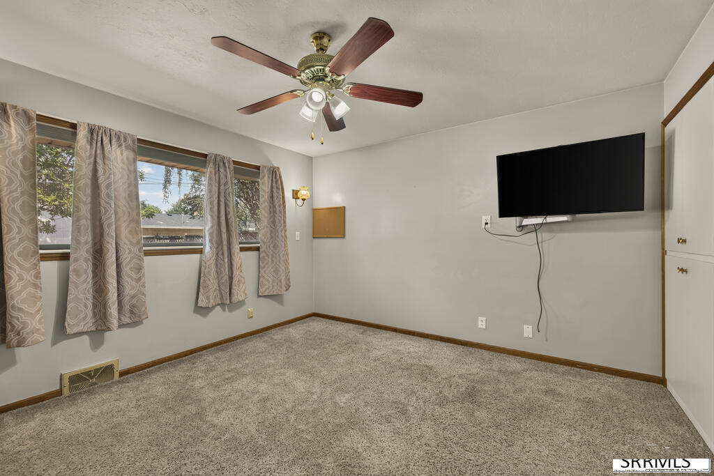 763 Grace Avenue Property Photo 12
