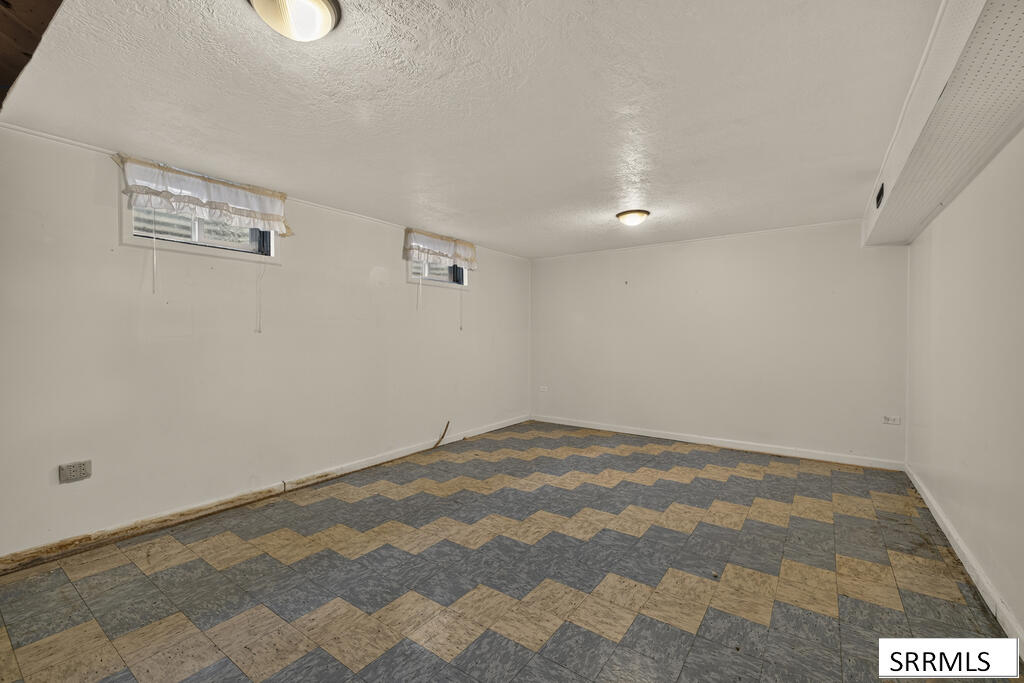 763 Grace Avenue Property Photo 18