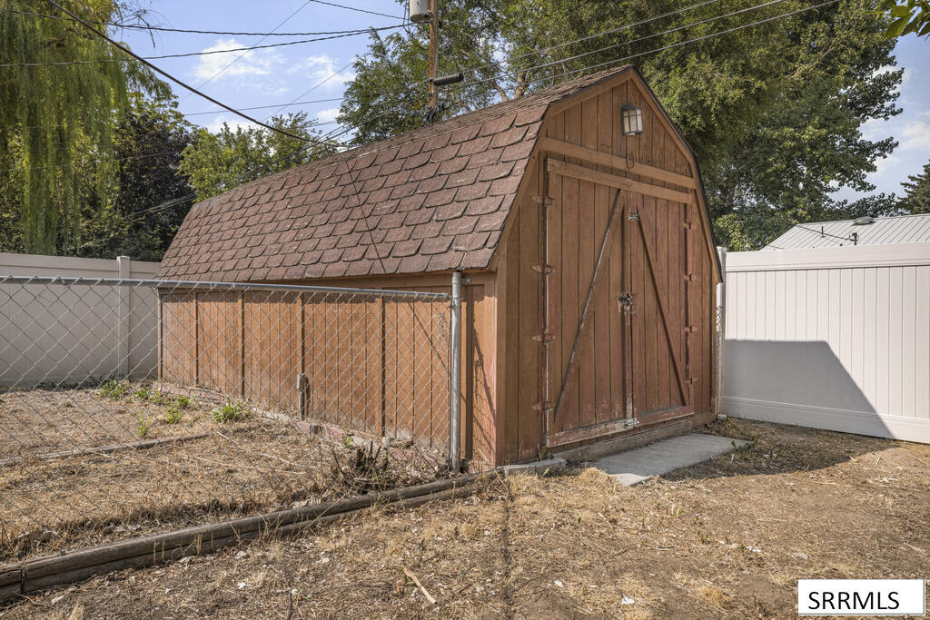763 Grace Avenue Property Photo 28