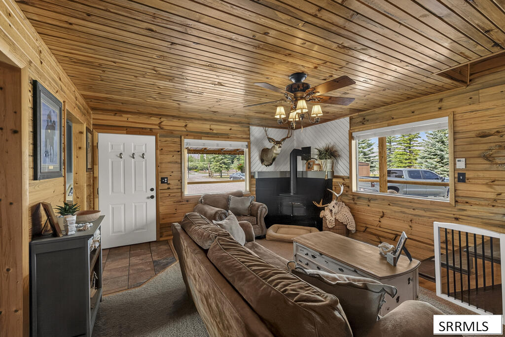 4236 Summit Drive Property Photo 4