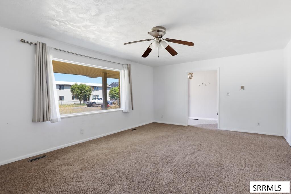 660 Garfield Property Photo 4