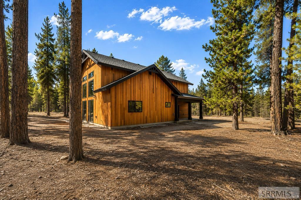 1527 Shadow Run Property Photo 4