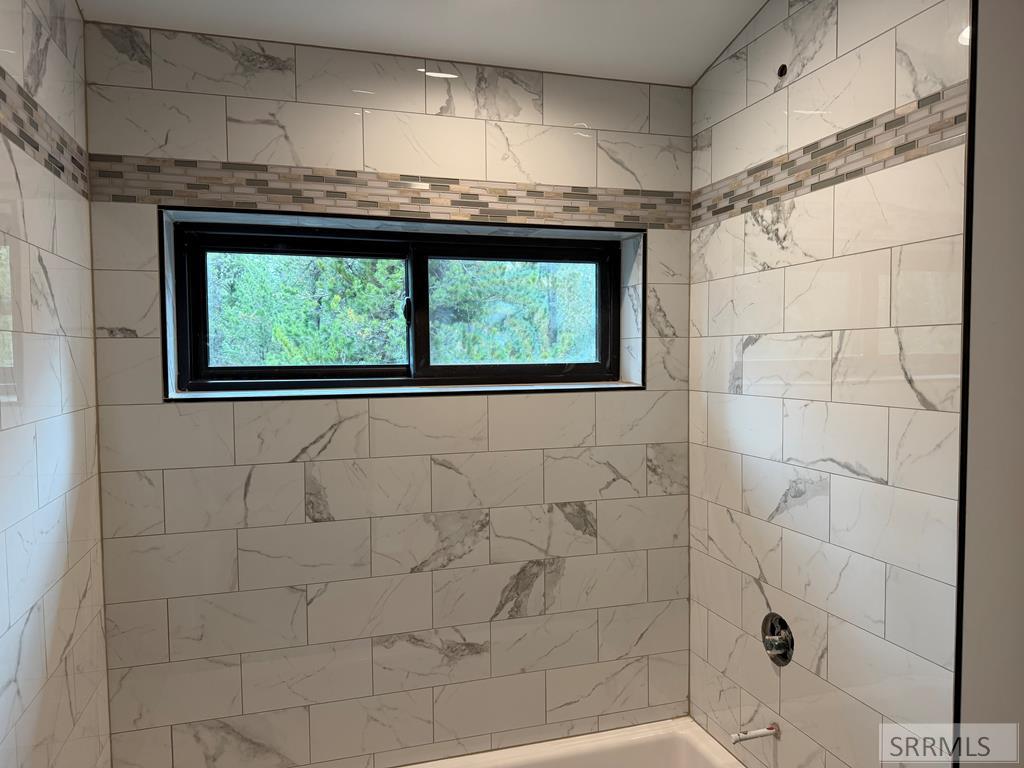 1527 Shadow Run Property Photo 32