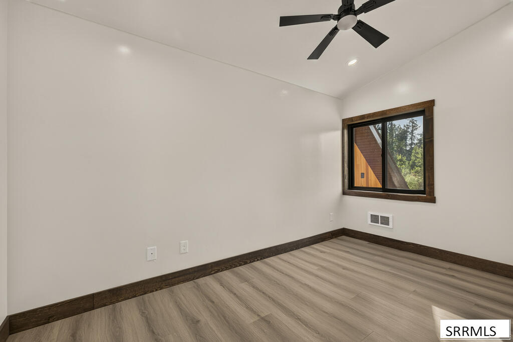 1527 Shadow Run Property Photo 34