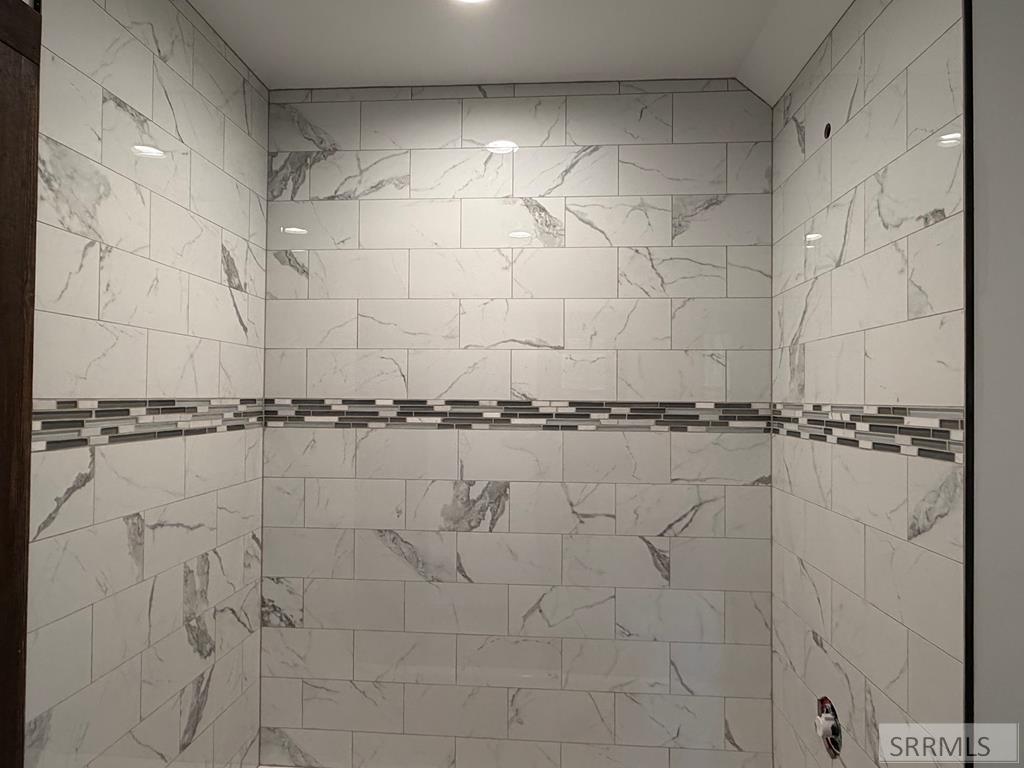 1527 Shadow Run Property Photo 39