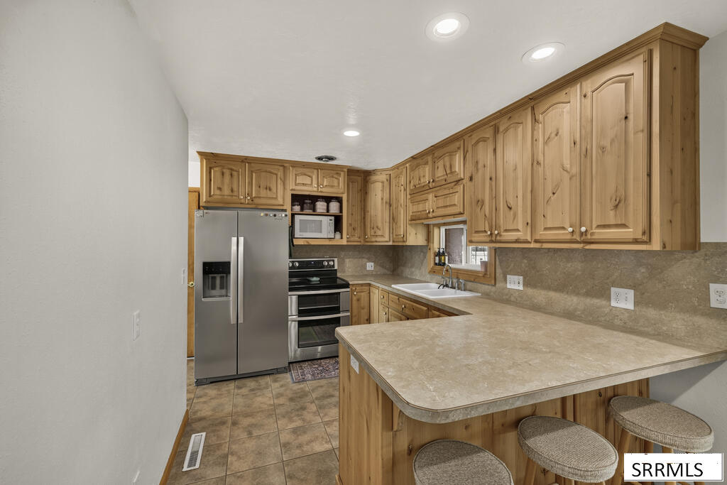 631 Holley Street Property Photo 7
