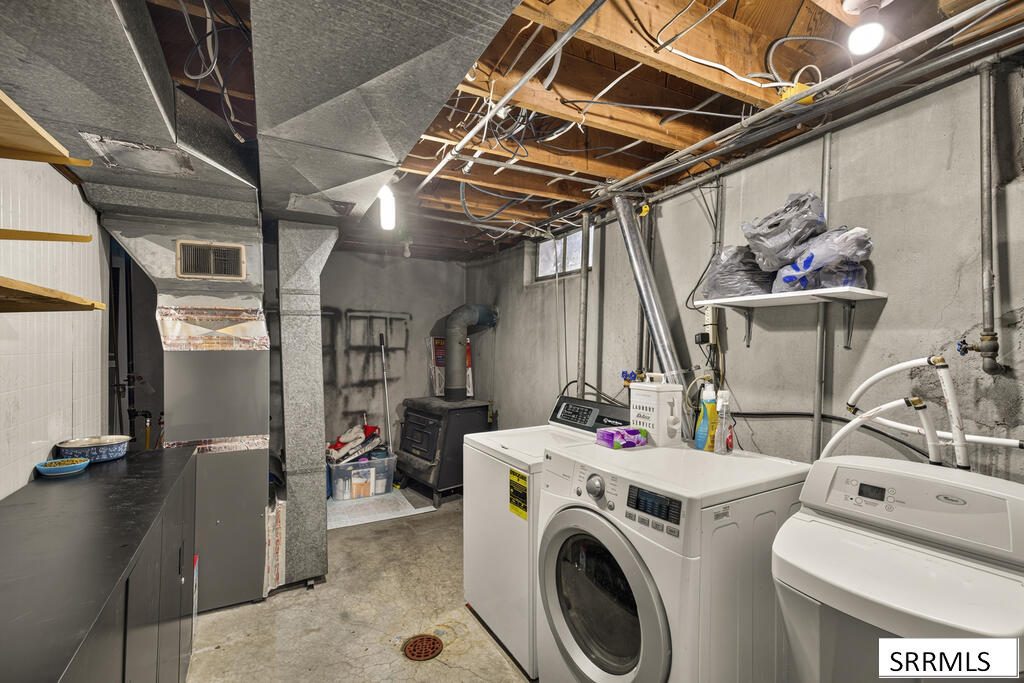 631 Holley Street Property Photo 32