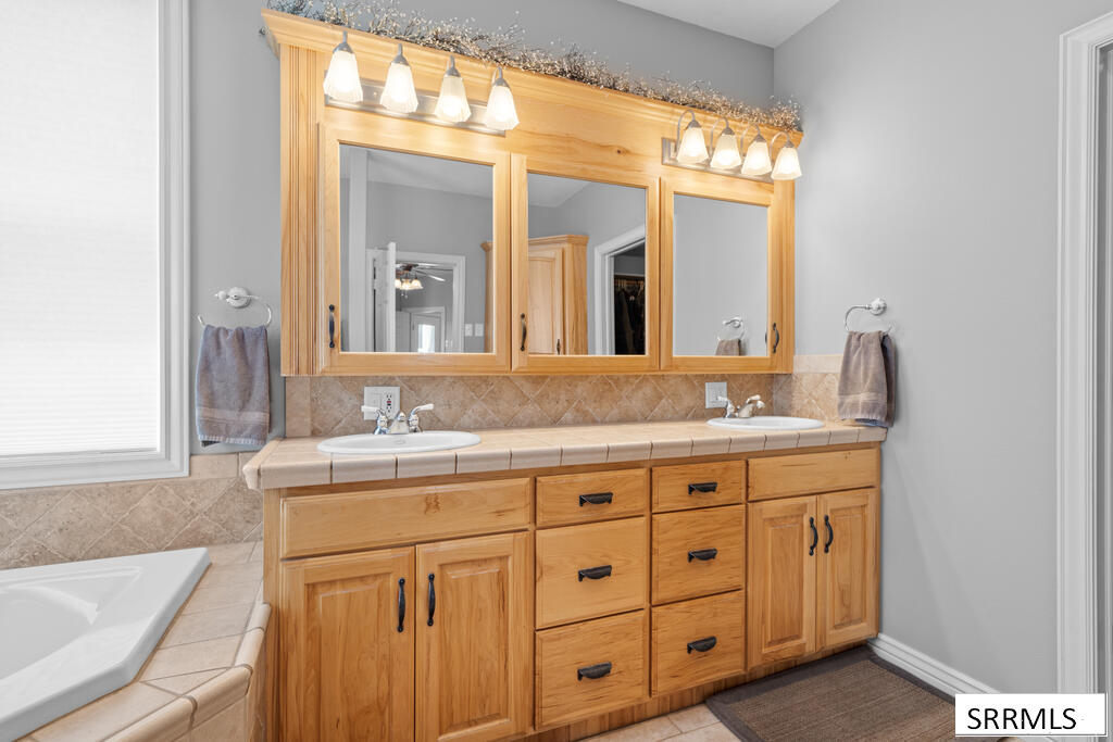 1033 N 1200 E Property Photo 26