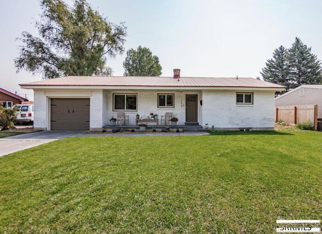 756 Grace Avenue Property Photo 1