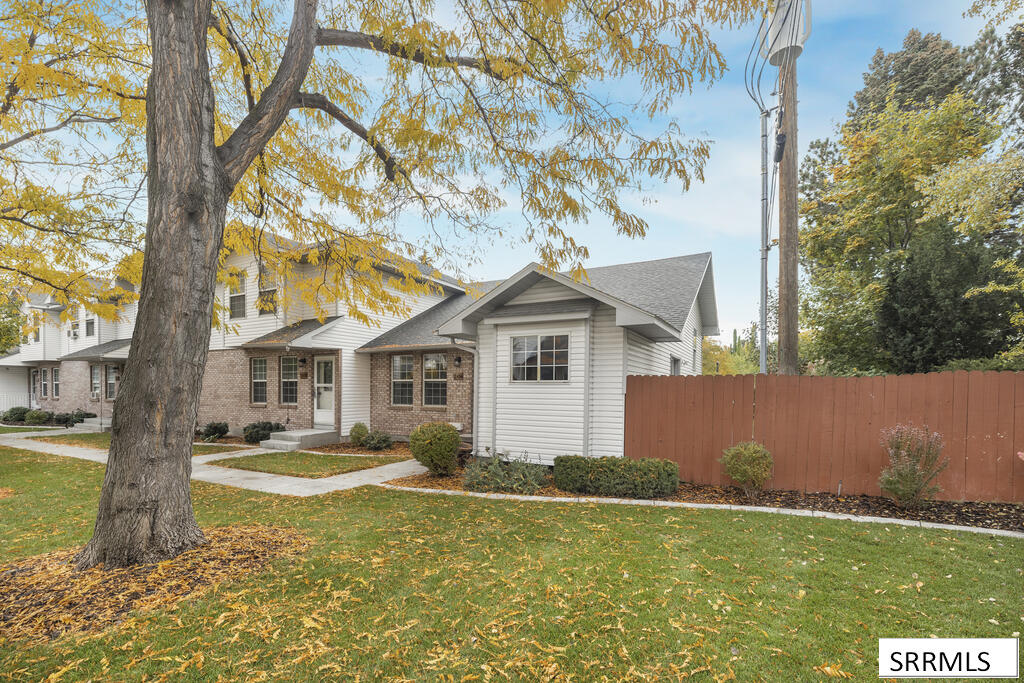 2424 S St Clair Avenue Property Photo 2