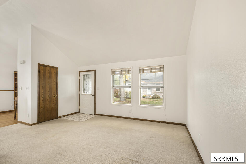 2424 S St Clair Avenue Property Photo 4