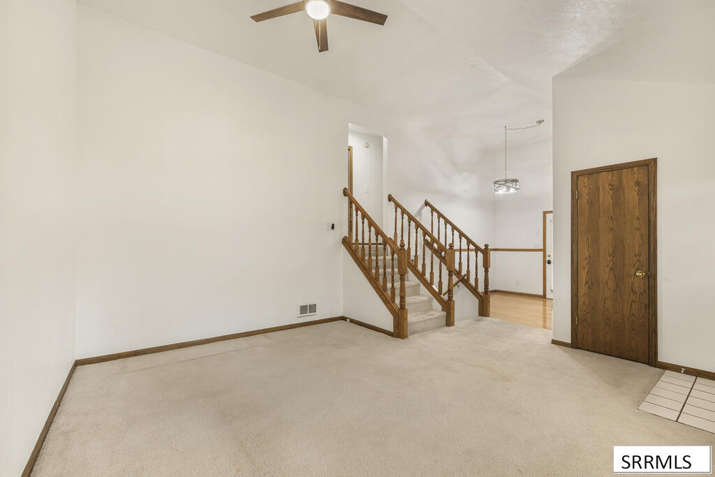 2424 S St Clair Avenue Property Photo 5