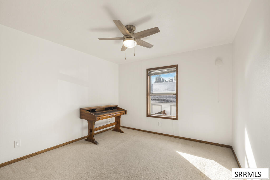 2424 S St Clair Avenue Property Photo 12