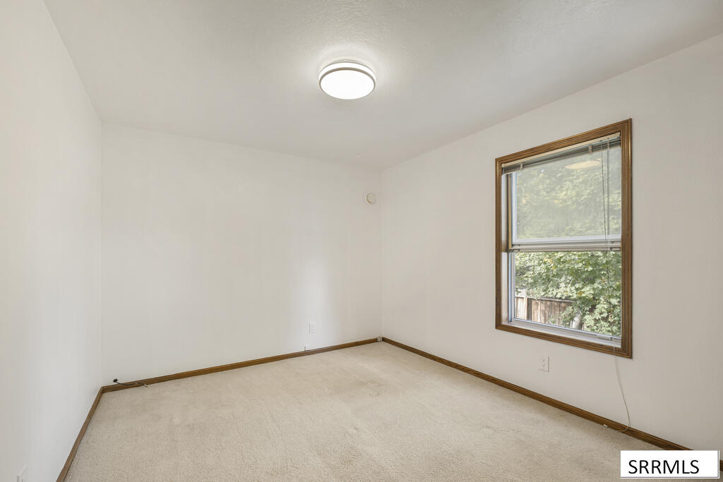 2424 S St Clair Avenue Property Photo 14