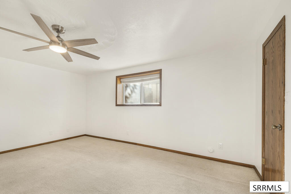 2424 S St Clair Avenue Property Photo 18