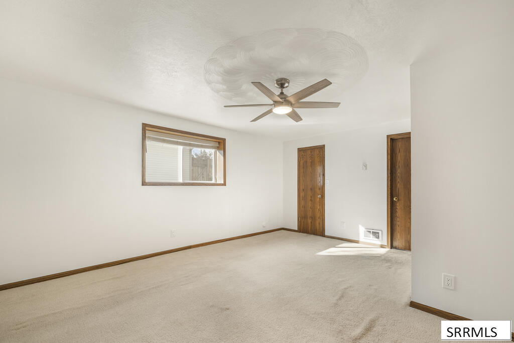 2424 S St Clair Avenue Property Photo 19