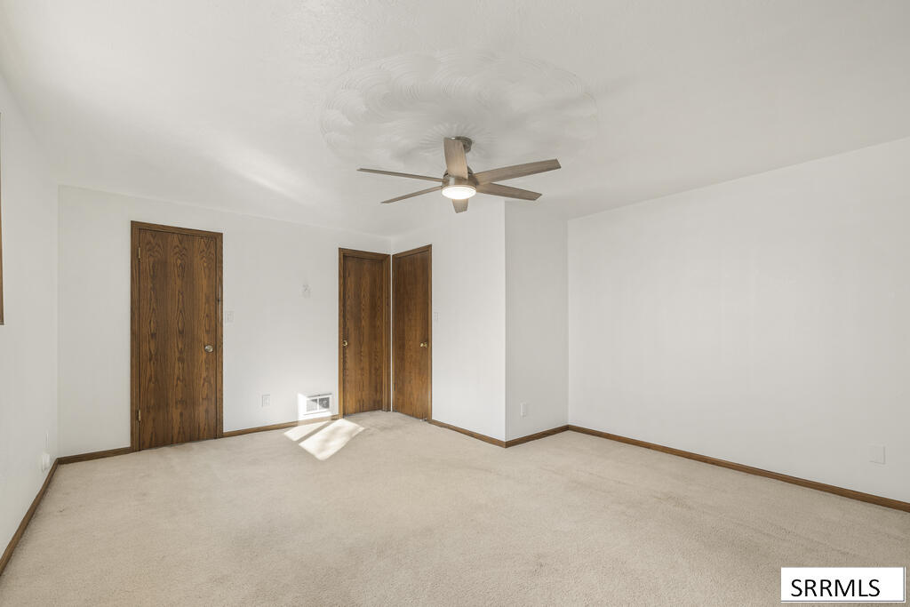 2424 S St Clair Avenue Property Photo 20