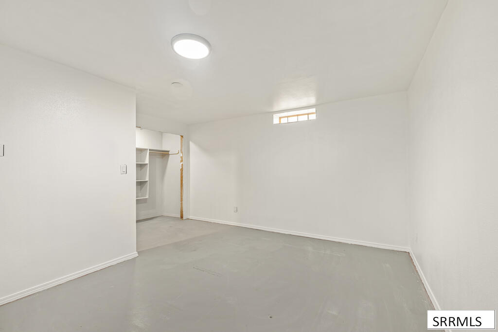 2424 S St Clair Avenue Property Photo 27