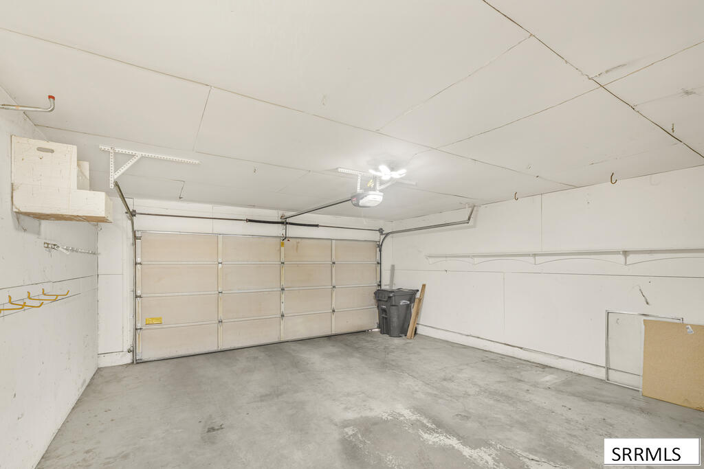 2424 S St Clair Avenue Property Photo 32