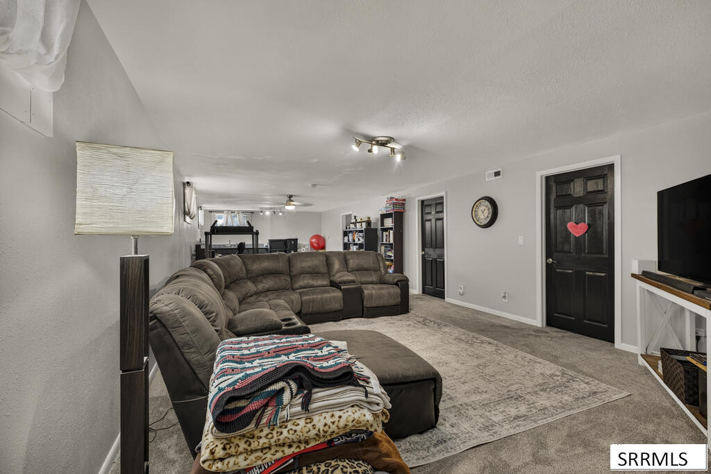 285 N 4100 E Property Photo 19