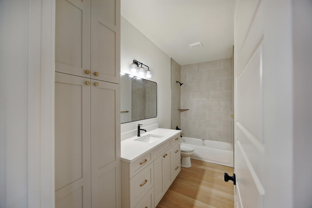 1362 Gary Drive Property Photo 8