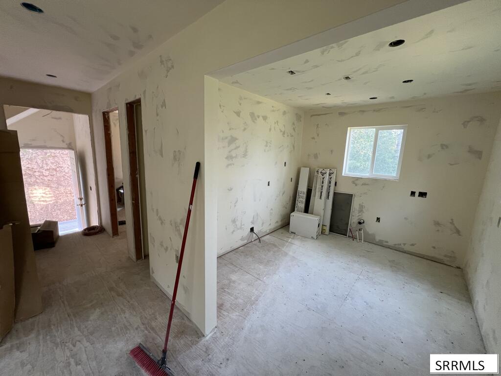 154 Lakeview Drive Property Photo 4