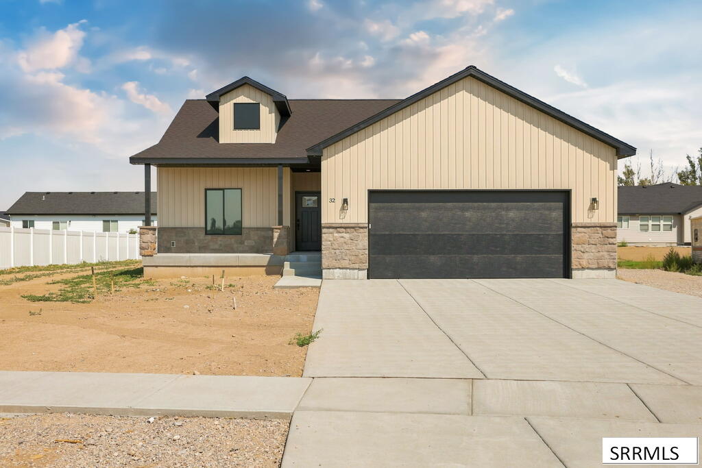 32 N Hemlock Lane Property Photo 1