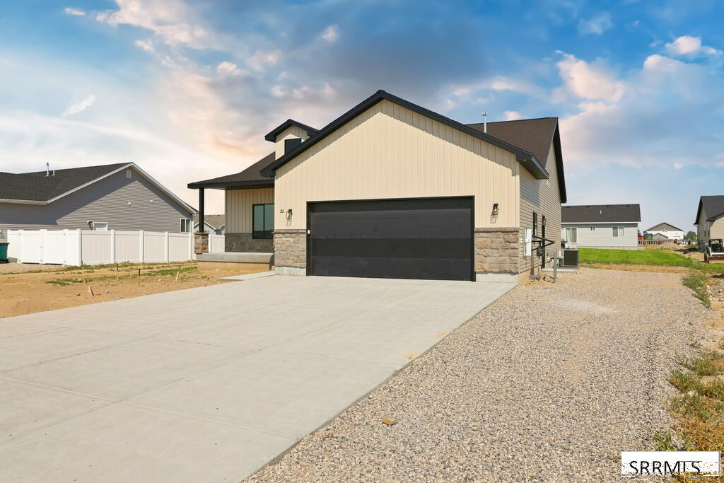 32 N Hemlock Lane Property Photo 2