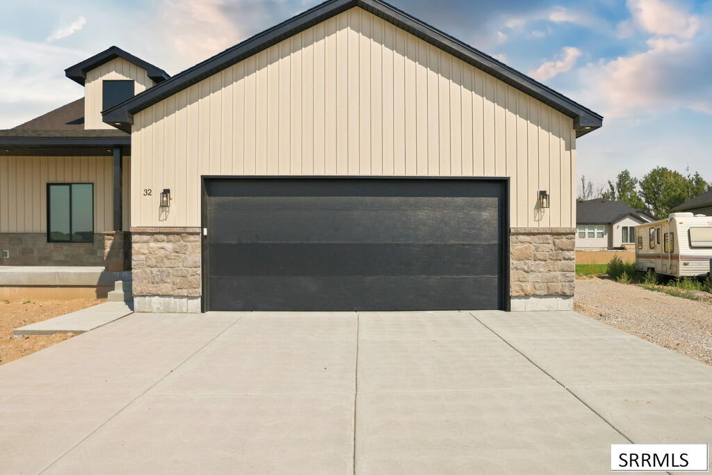 32 N Hemlock Lane Property Photo 3