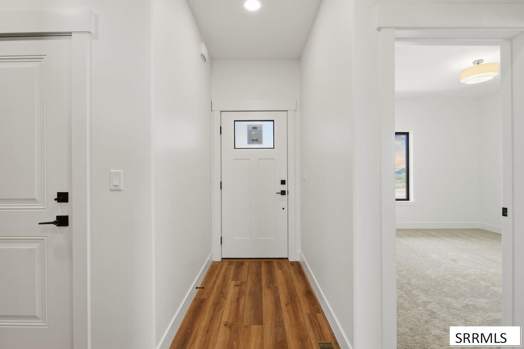 32 N Hemlock Lane Property Photo 6
