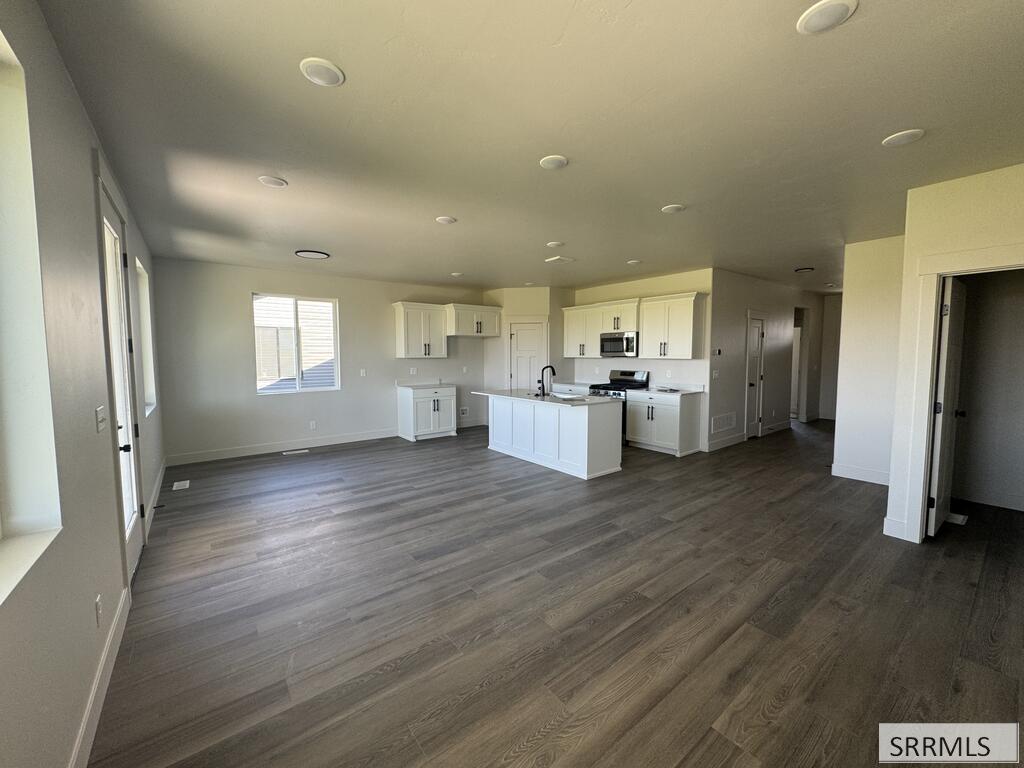 6379 Ender Ln Property Photo 2